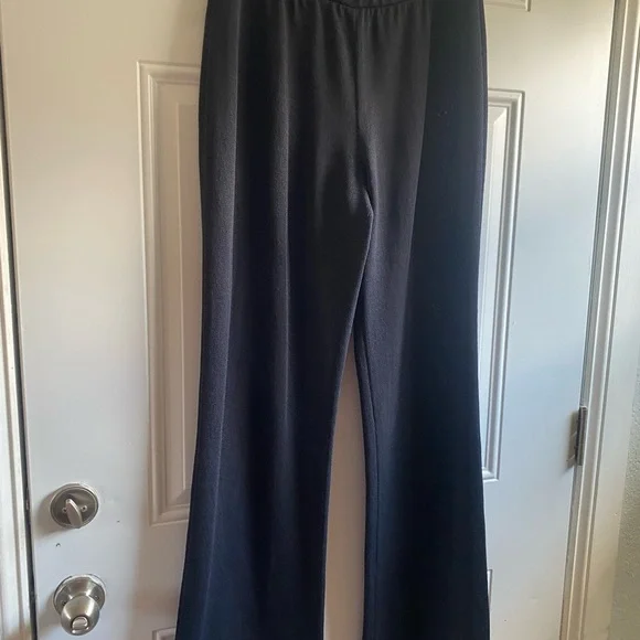 Elegant Black Women's Pants - Picture 4 of 13